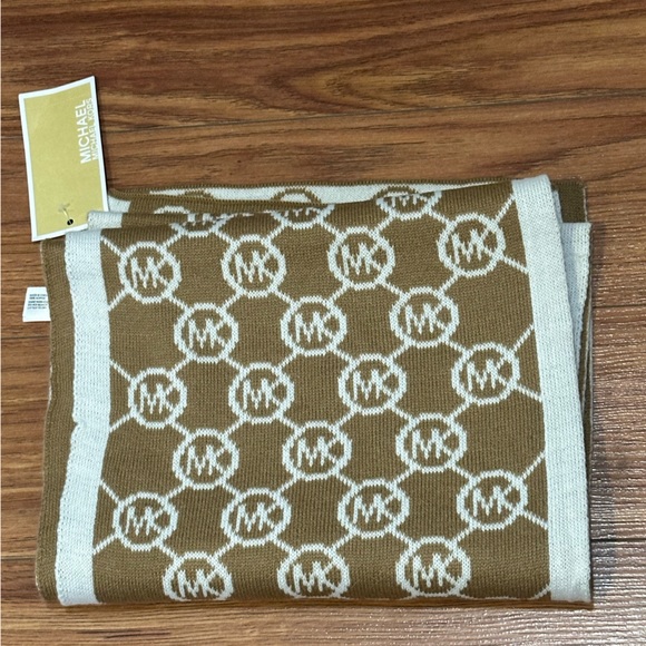 NWT- Micheal Kors Logo Scarf - Picture 2 of 7